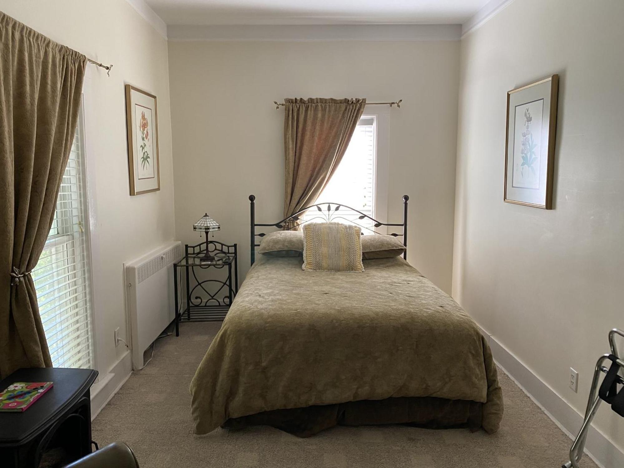 Monroe Manor Couette-café