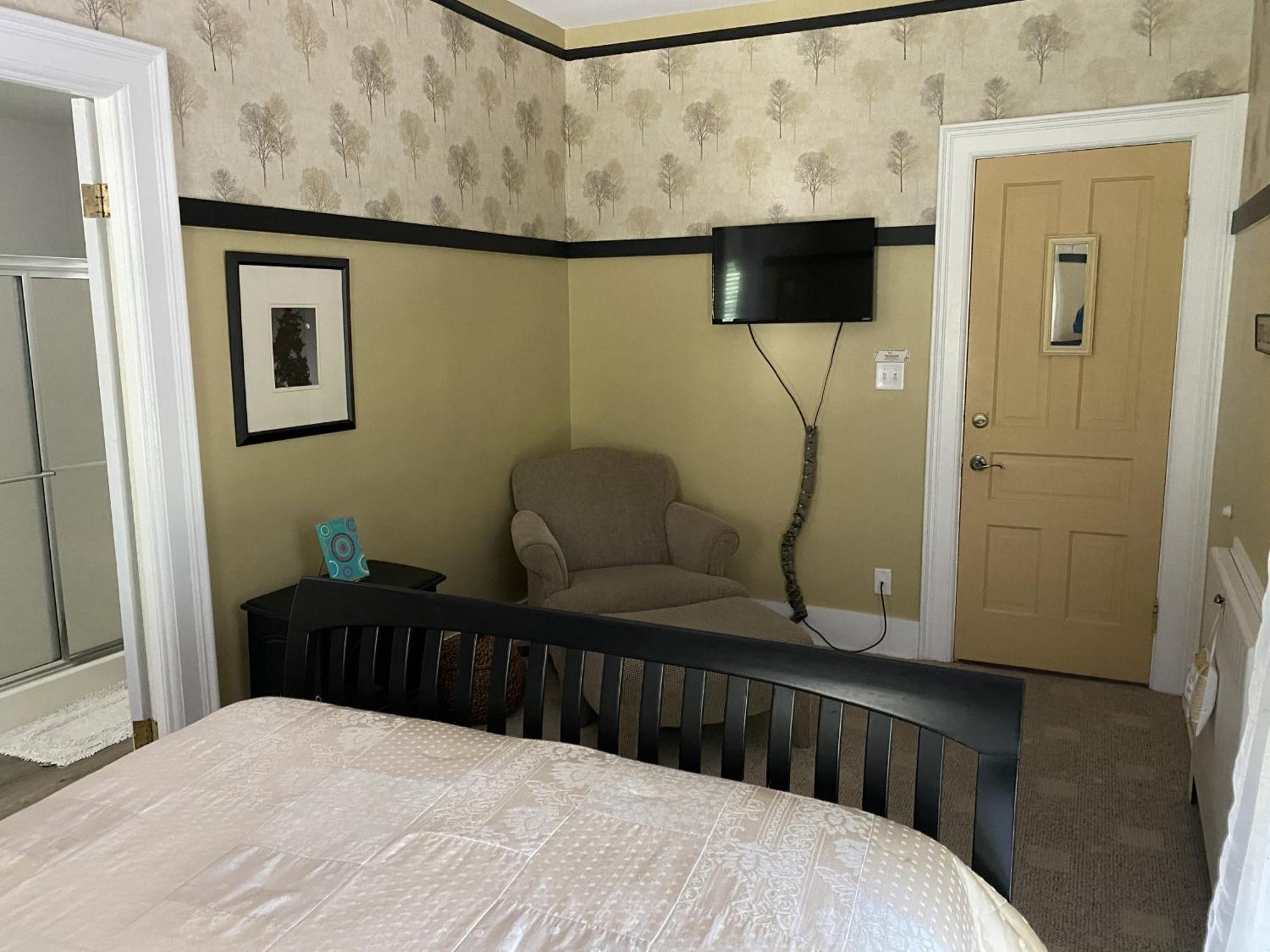 Couette-café Monroe Manor 3*